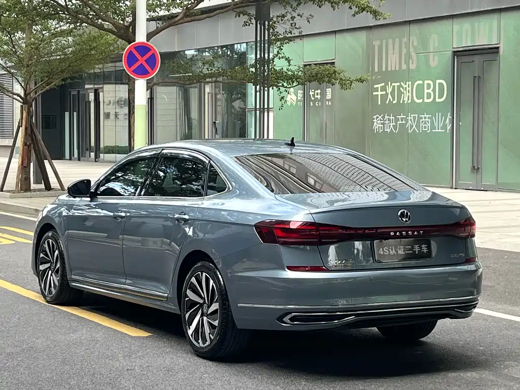VOLKSWAGEN PASSAT