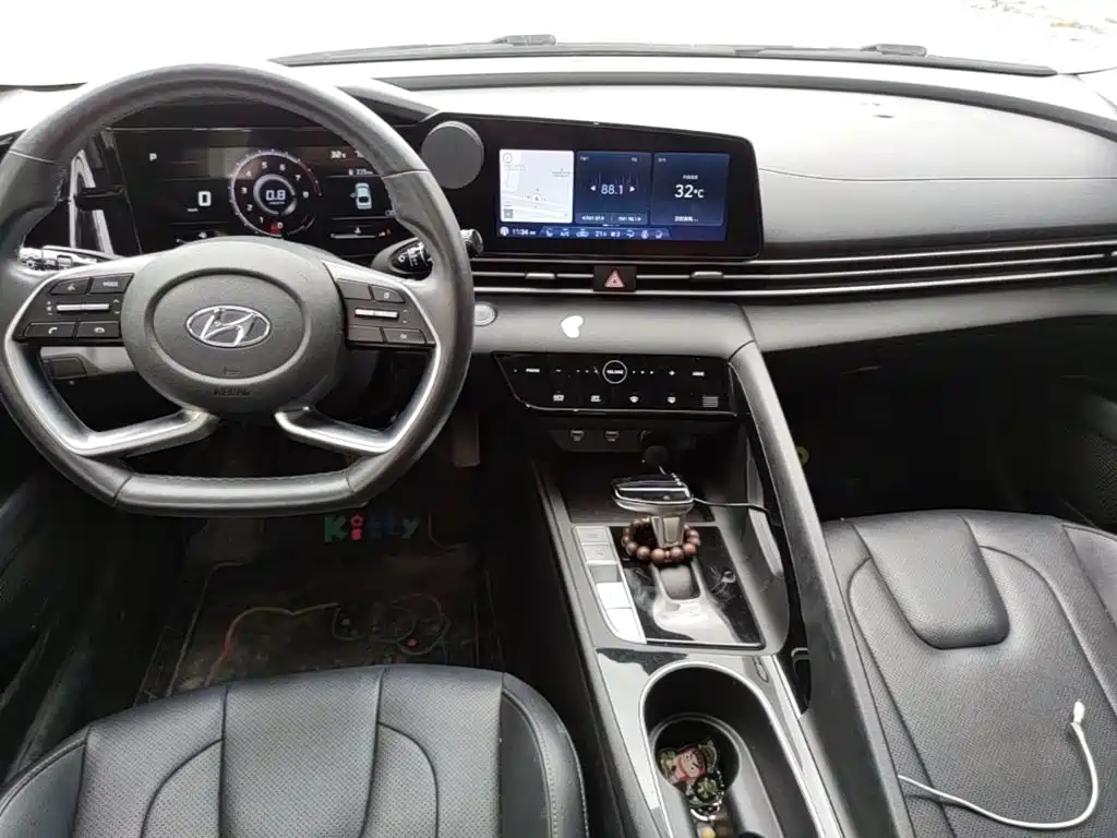 Hyundai Elantra — миниатюра 10