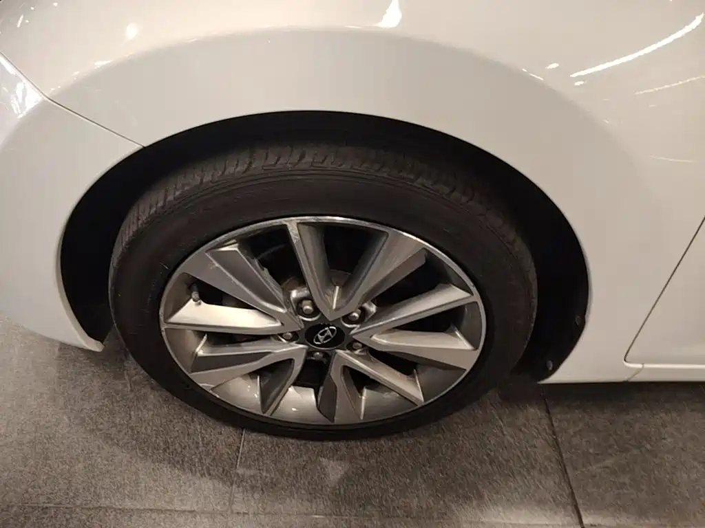 Hyundai Elantra Langdong — миниатюра 23
