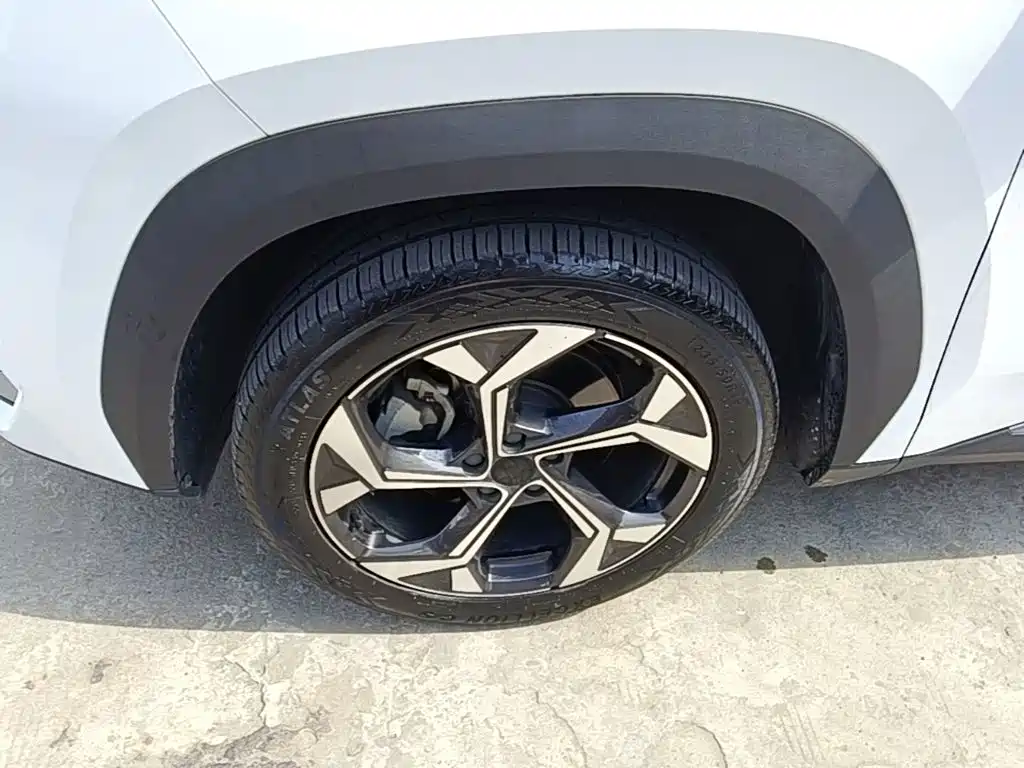 Geely Boyue L — миниатюра 23
