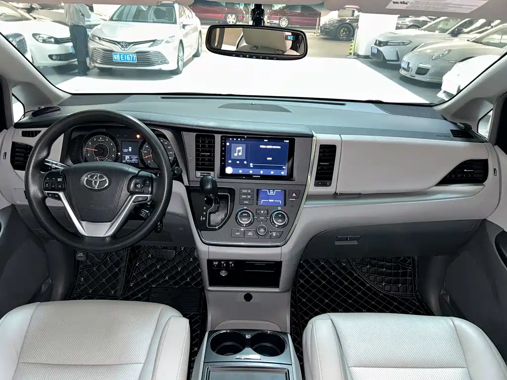 TOYOTA SIENNA