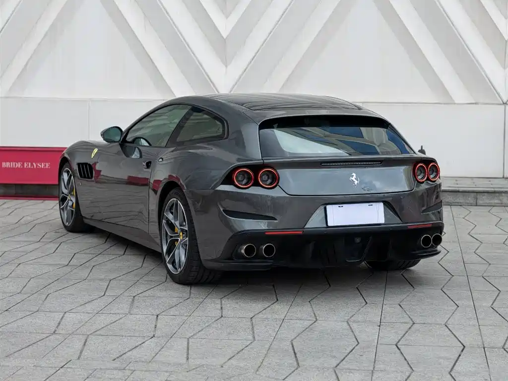 Ferrari GTC4Lusso 2017 3.9T V8