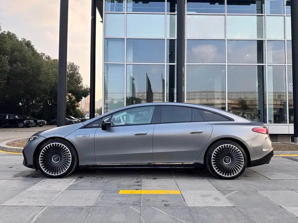 MERCEDES-BENZ EQS AMG