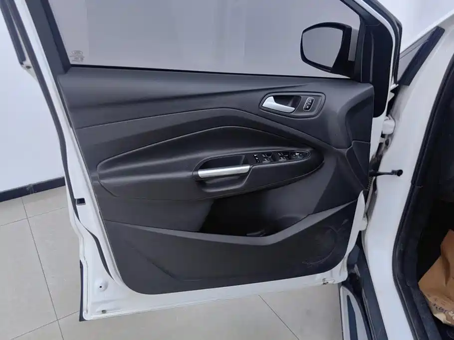Ford Kuga — миниатюра 7