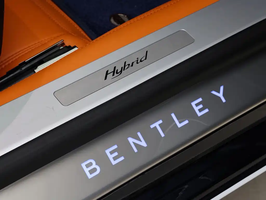 Bentley Flying Spur PHEV — миниатюра 22