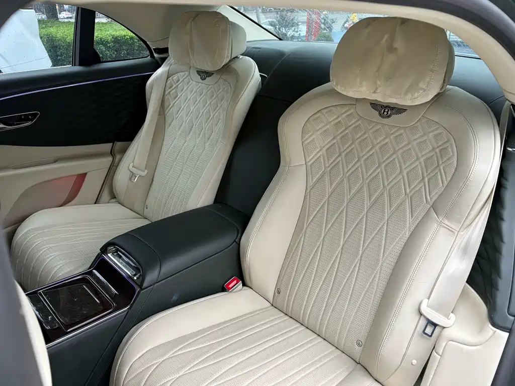 Bentley Flying Spur — миниатюра 7
