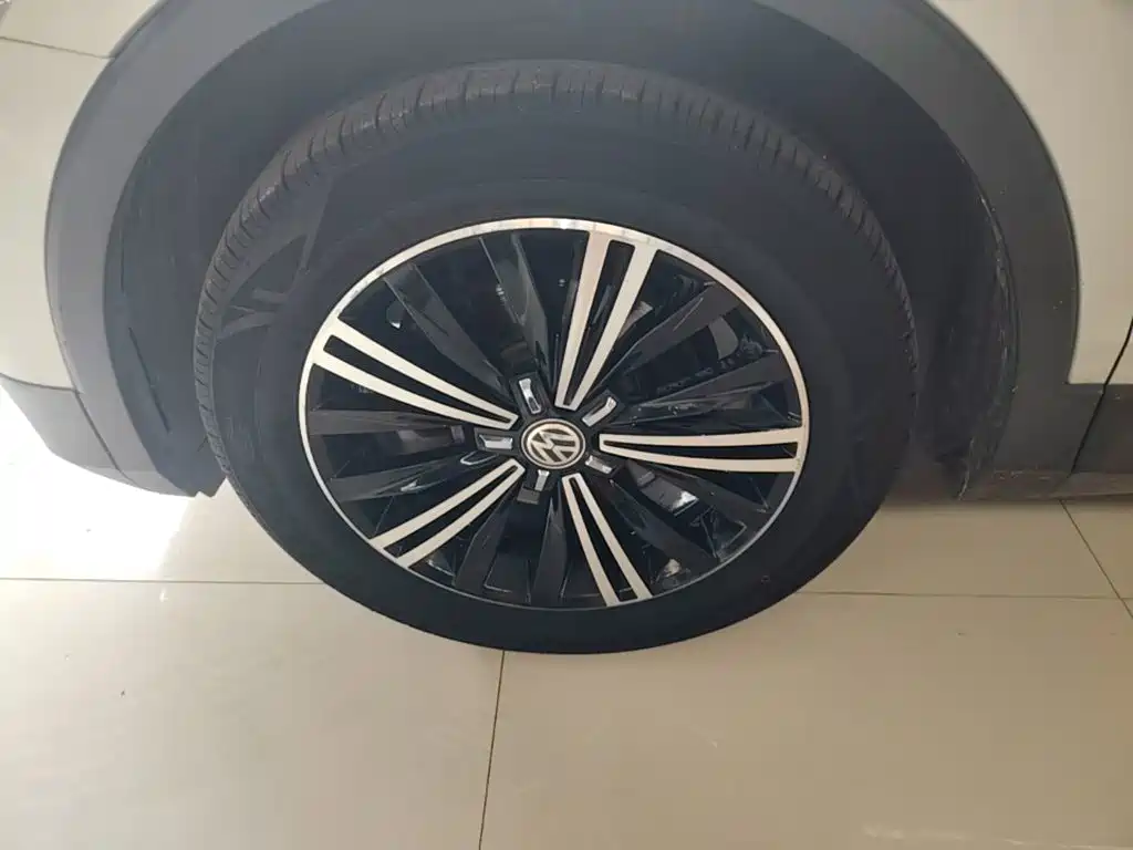 Volkswagen Tiguan L — миниатюра 23