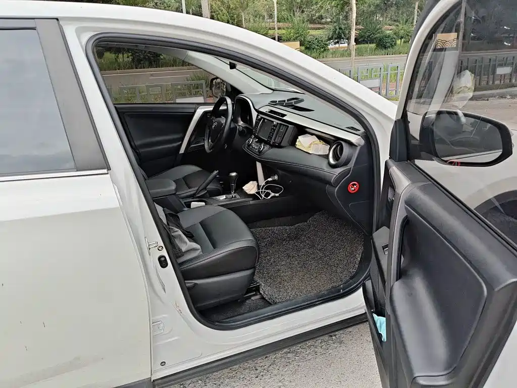 Toyota RAV4 — миниатюра 19