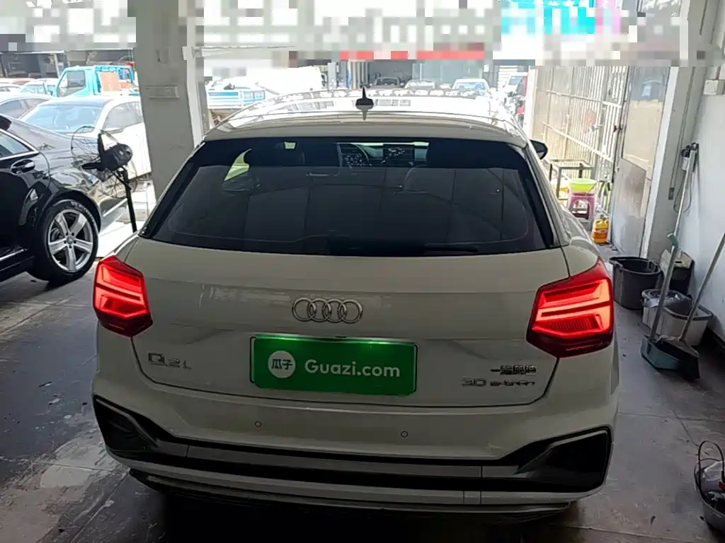 Audi Q2L e-tron — миниатюра 6
