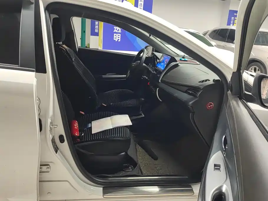 Toyota Yaris L — миниатюра 8