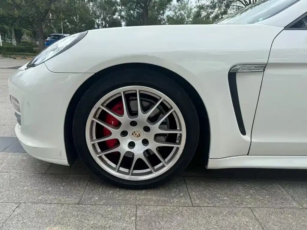 Porsche Panamera 2013 Panamera 4 Platinum Edition 3.6L