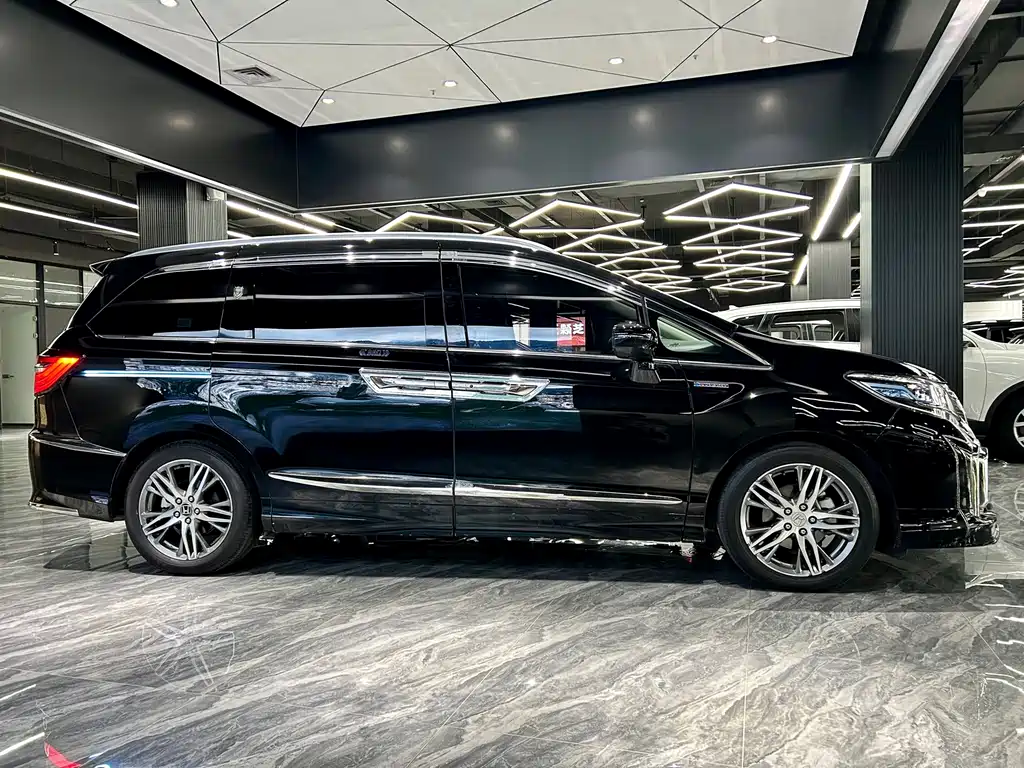 Honda Elysion 2.0L Hybrid Supreme Edition, фото 4