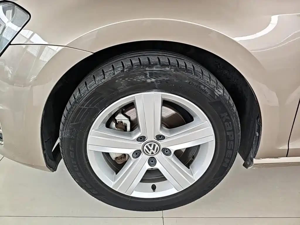 Volkswagen Golf — миниатюра 23
