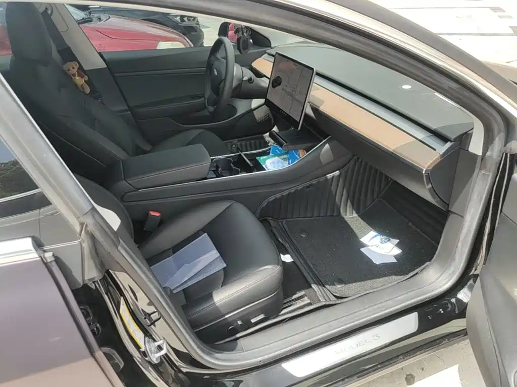 Tesla Model 3 — миниатюра 25