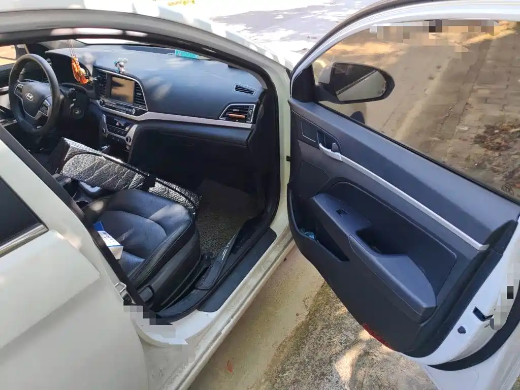 Hyundai Elantra — миниатюра 18