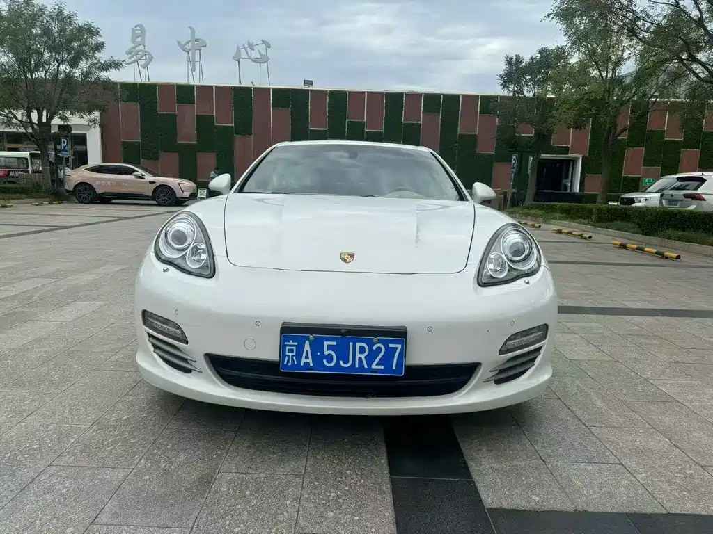 Porsche Panamera 2013 Panamera 4 Platinum Edition 3.6L