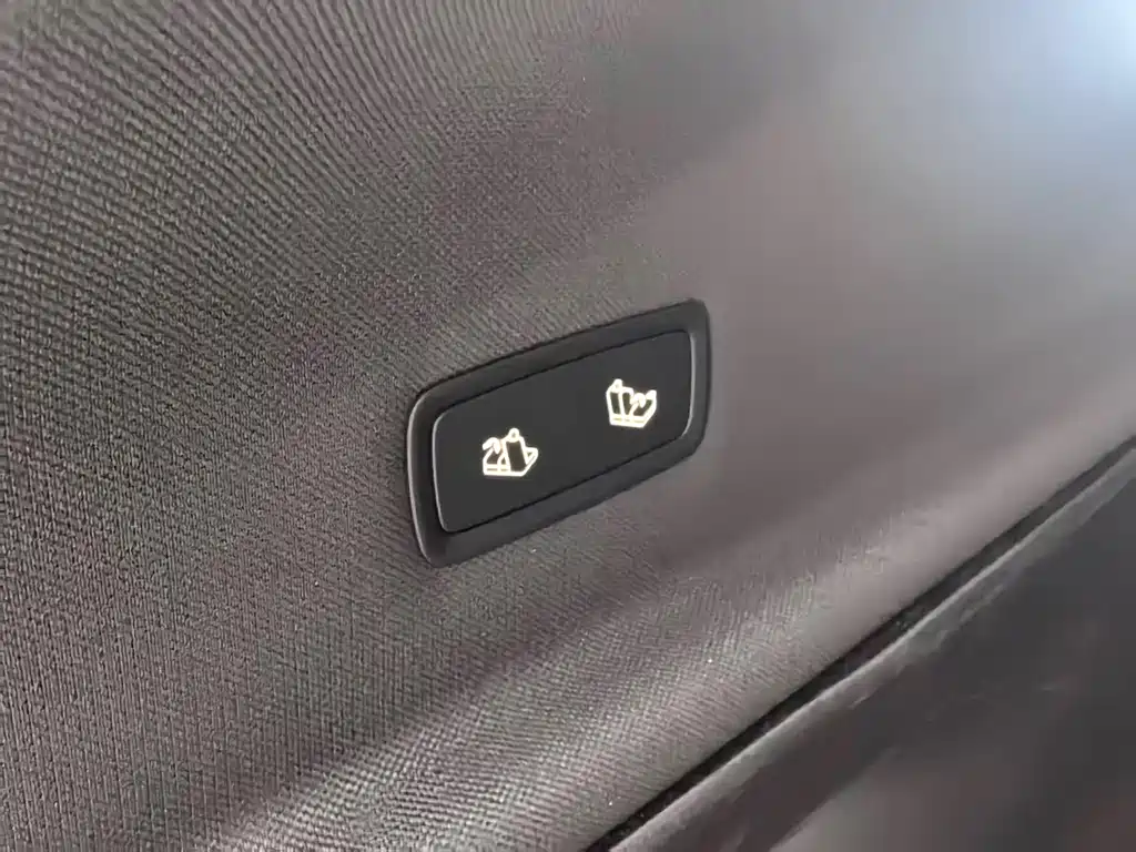 Tesla Model Y — миниатюра 11