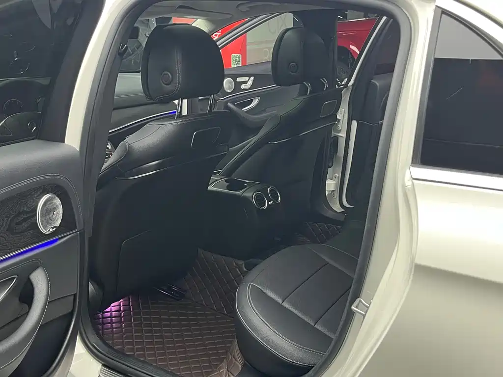 Mercedes-Benz E-Class — миниатюра 16