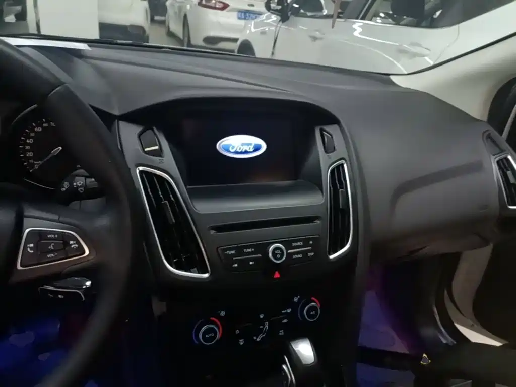 Ford Focus — миниатюра 10