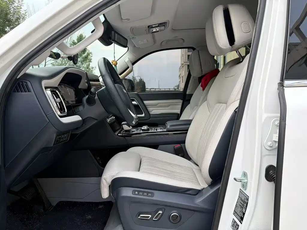 BAIC BJ60 2022 2.0T мест