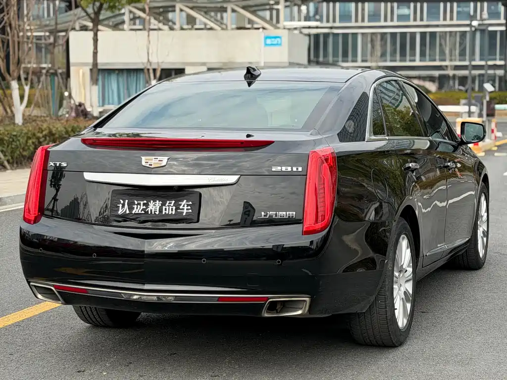 CADILLAC XTS