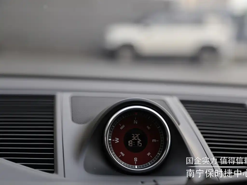 Porsche Macan — миниатюра 10