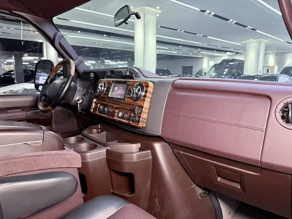 Ford E350 — миниатюра 11