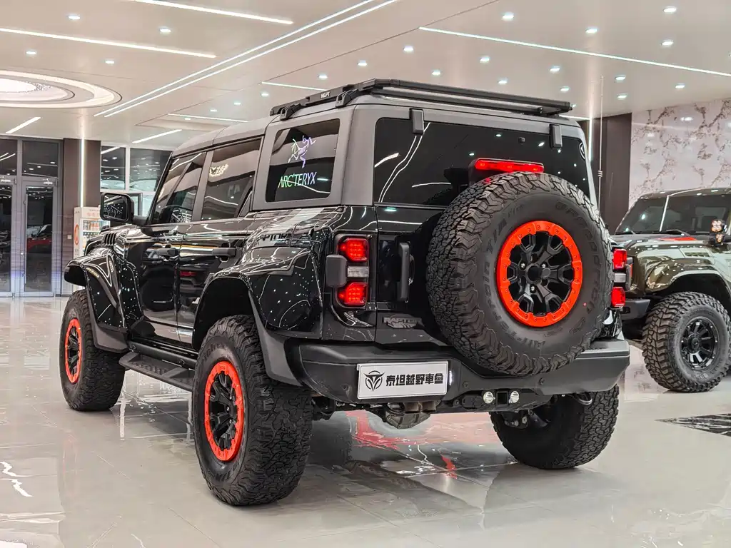 Ford Bronco (Import) — миниатюра 9