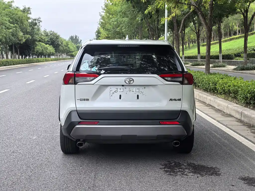 Toyota RAV4 — миниатюра 4