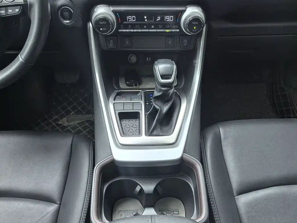 Toyota RAV4 — миниатюра 12