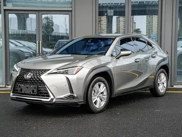 LEXUS UX 2024