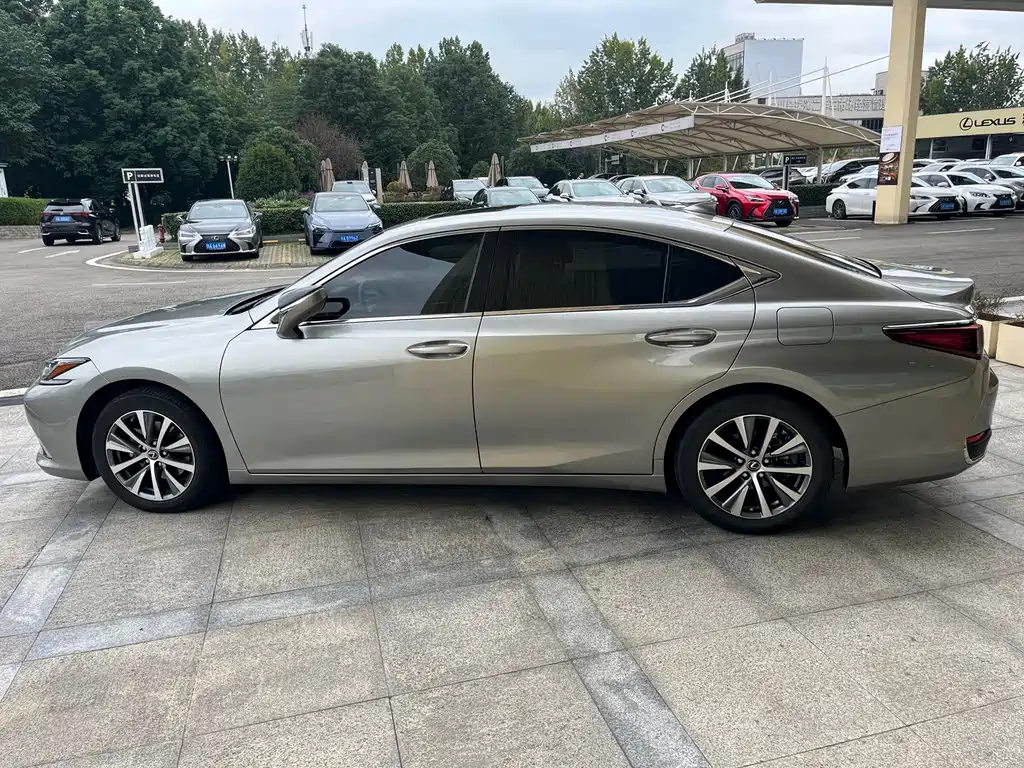 Lexus ES — миниатюра 8