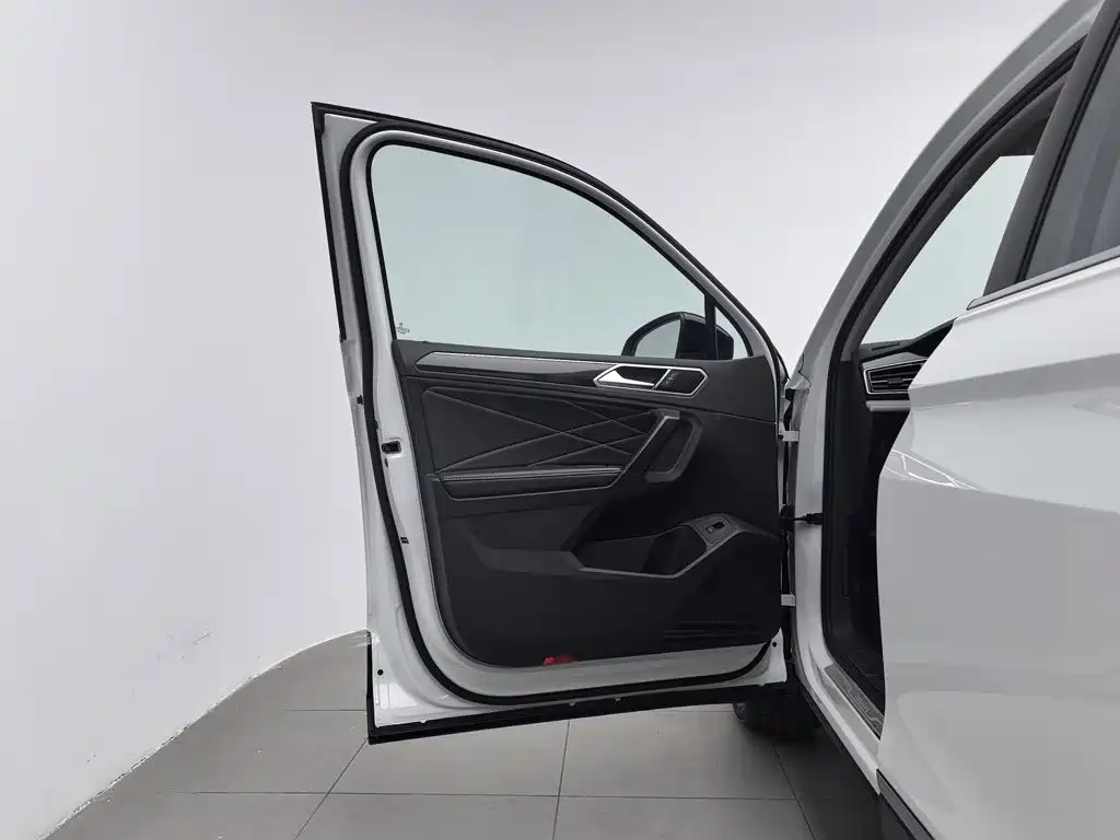 Volkswagen Tiguan L — миниатюра 8