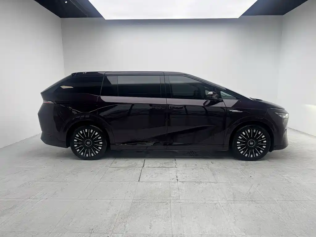 XPeng X9 — миниатюра 14