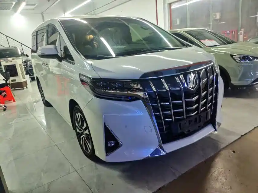 Toyota Alphard — миниатюра 3