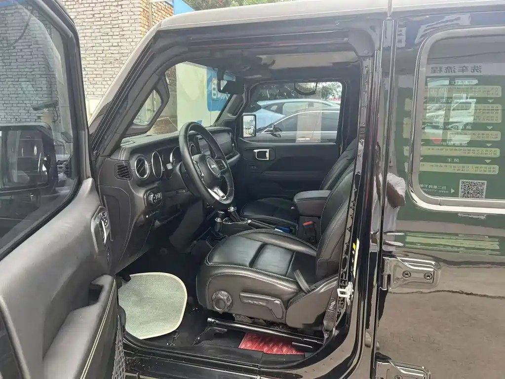 Jeep Wrangler PHEV — миниатюра 4