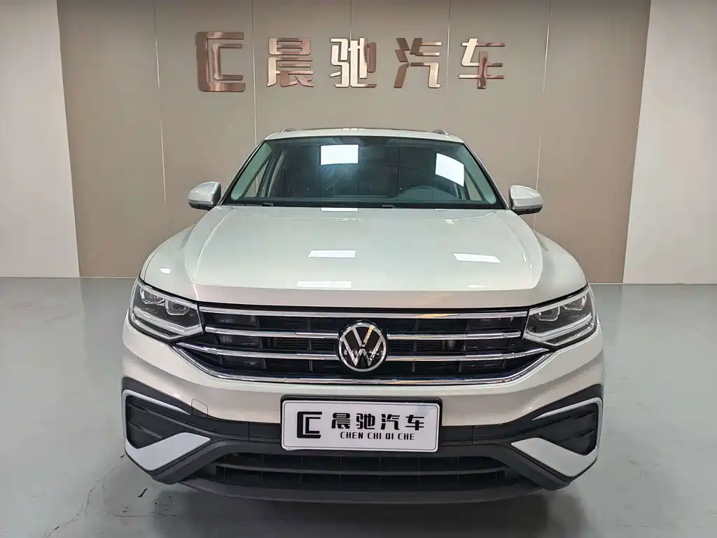 Volkswagen Tiguan L — миниатюра 2