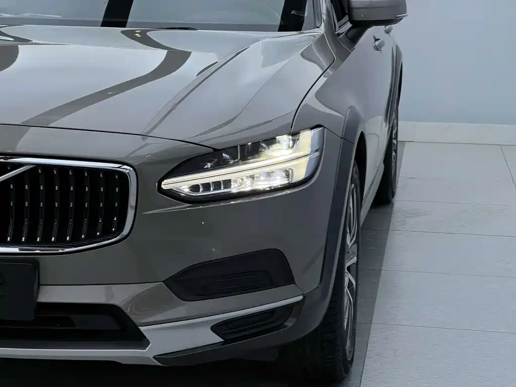 Volvo V90 — миниатюра 2