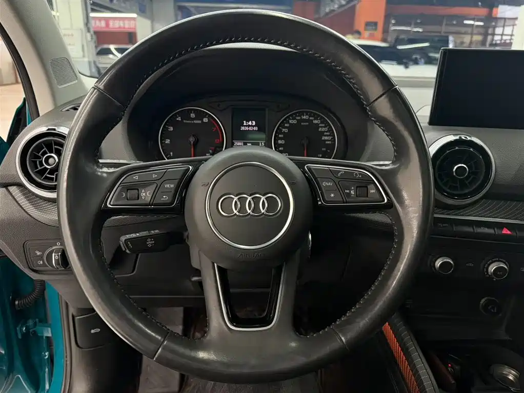 AUDI Q2L