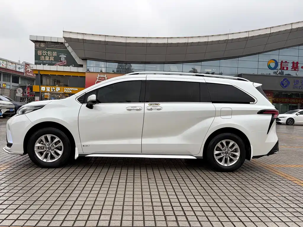 Toyota Granvia — миниатюра 14