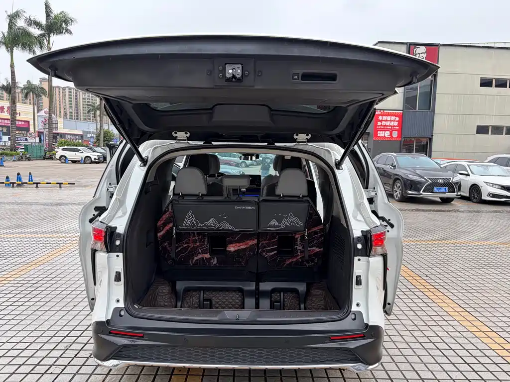 Toyota Granvia — миниатюра 30
