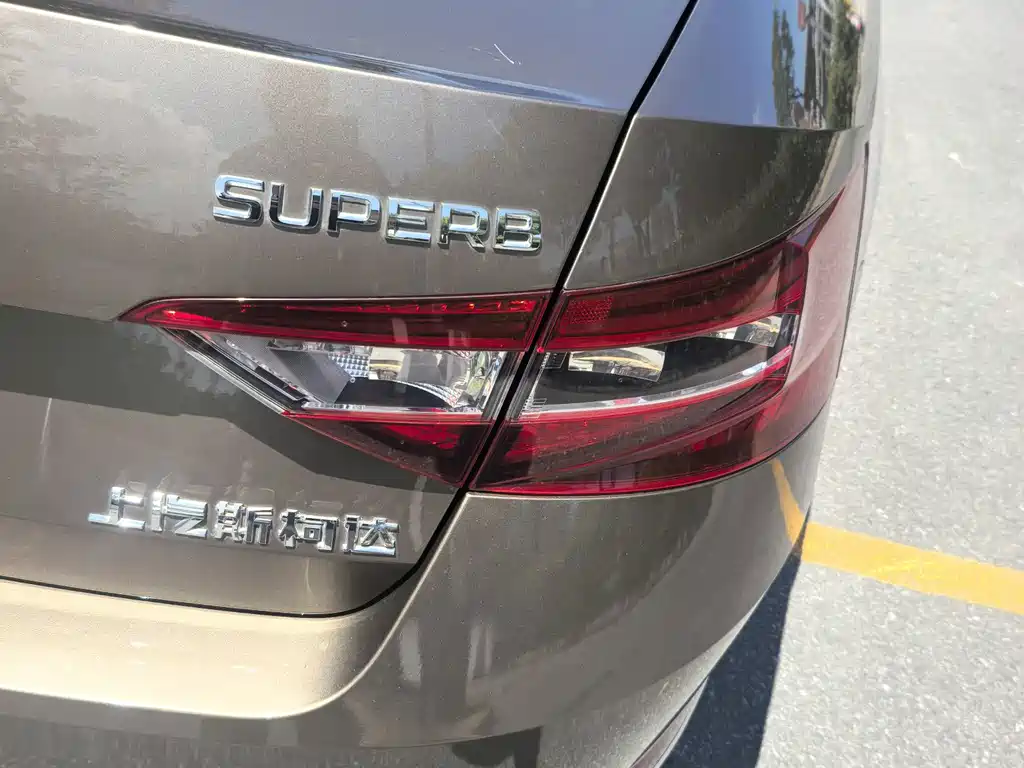 Skoda Superb — миниатюра 12