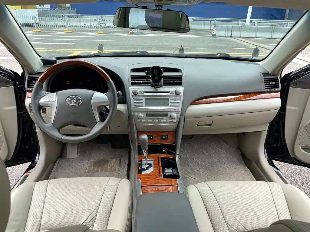 Toyota Camry — миниатюра 8