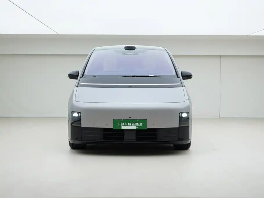 Li Auto Li MEGA — миниатюра 2