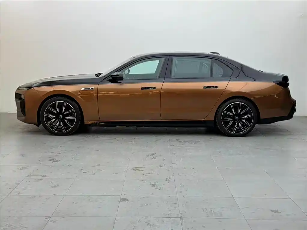 BMW i7 M70L 2023 M70L