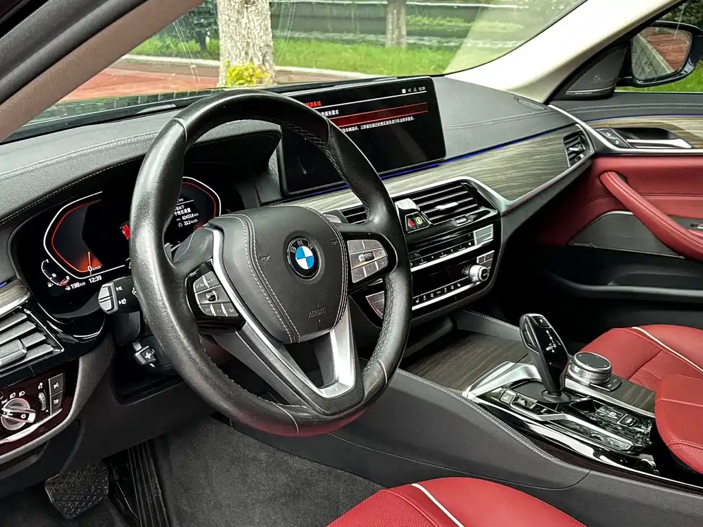 BMW 5 Series — миниатюра 8