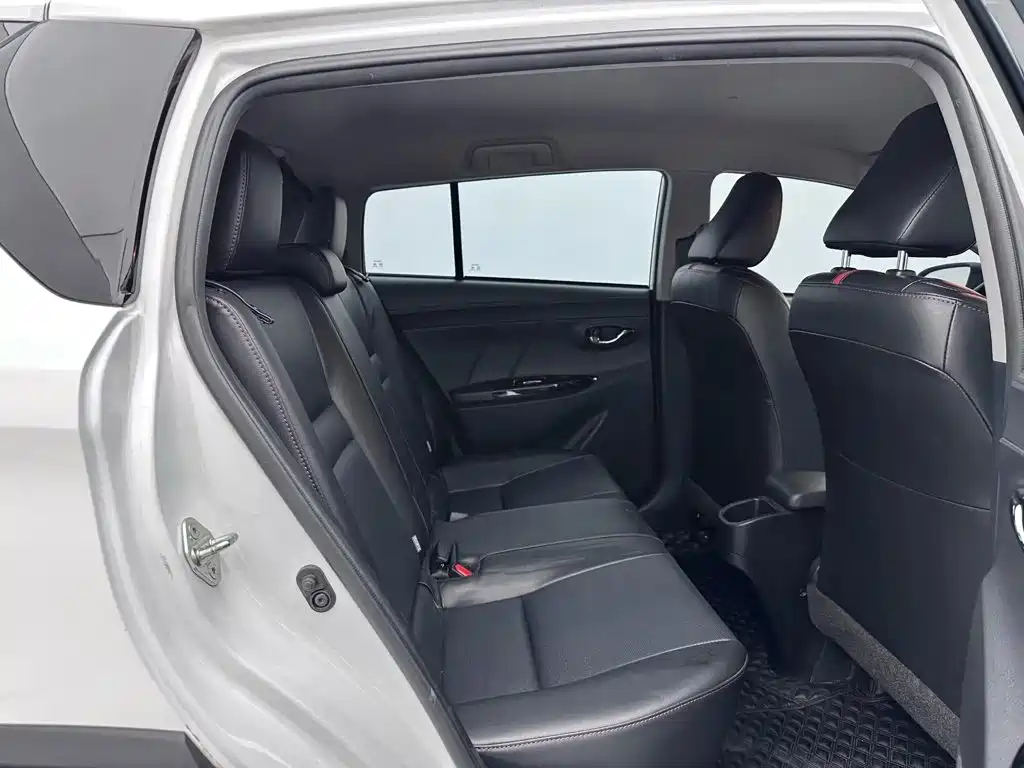 Toyota Yaris L — миниатюра 9