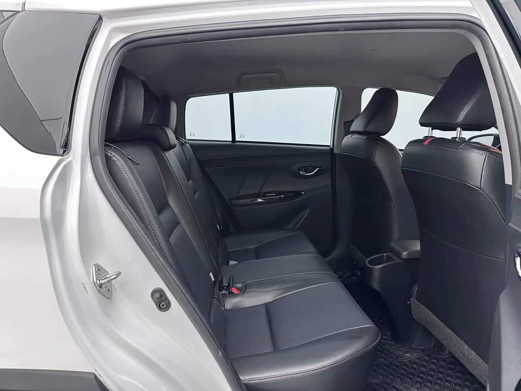 Toyota YARiS L Zhi Xuan 1.5 л 2022 г. Белый, пробег 40000 км