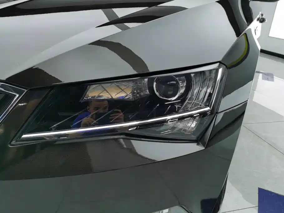 Skoda Superb — миниатюра 5