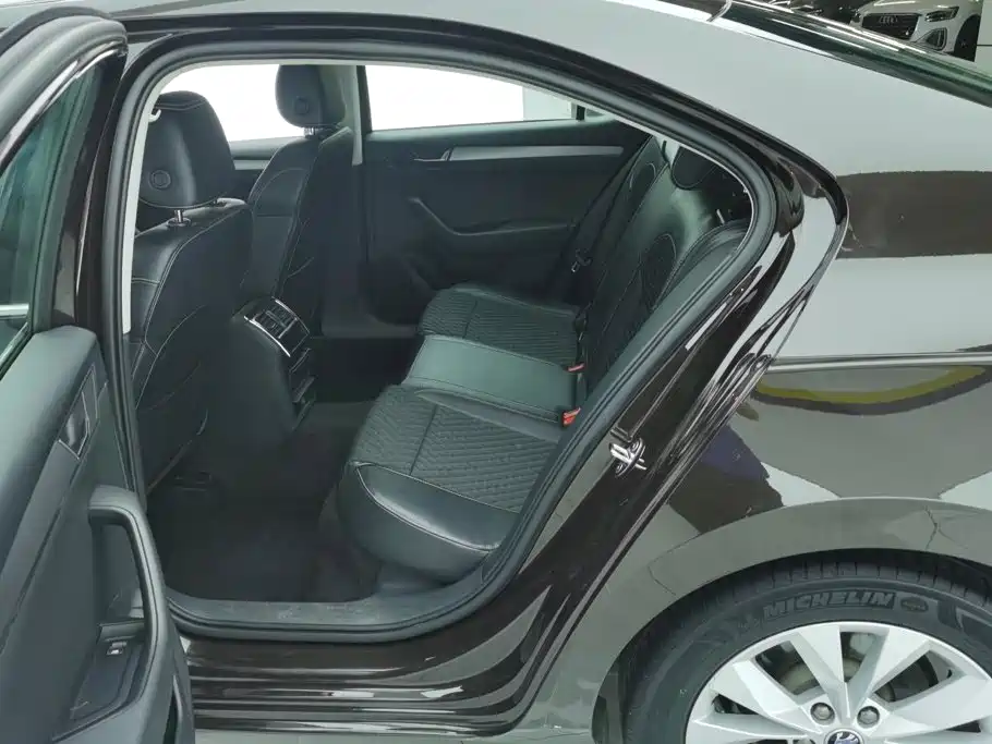 Skoda Superb — миниатюра 11